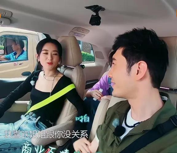 黄晓明与Baby最新消息揭秘，小巷美食奇遇之旅
